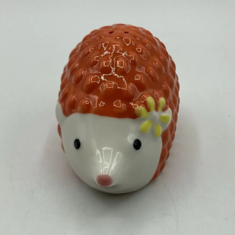 2 Pier 1 Imports Ceramic Hedgehog Salt & Pepper Shakers Set Woodland Kitsch NEW